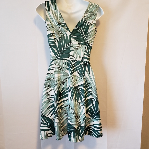 H&M Dresses & Skirts - H&M Green Leaf Summer Sleeveless Dress